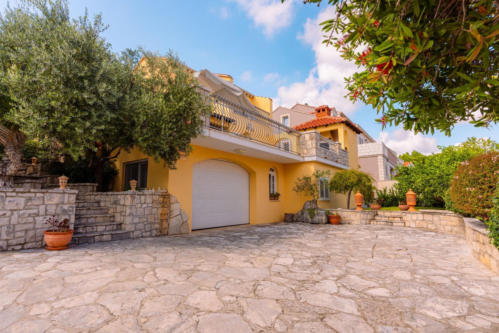 House 4 You Lumbarda Exterior photo
