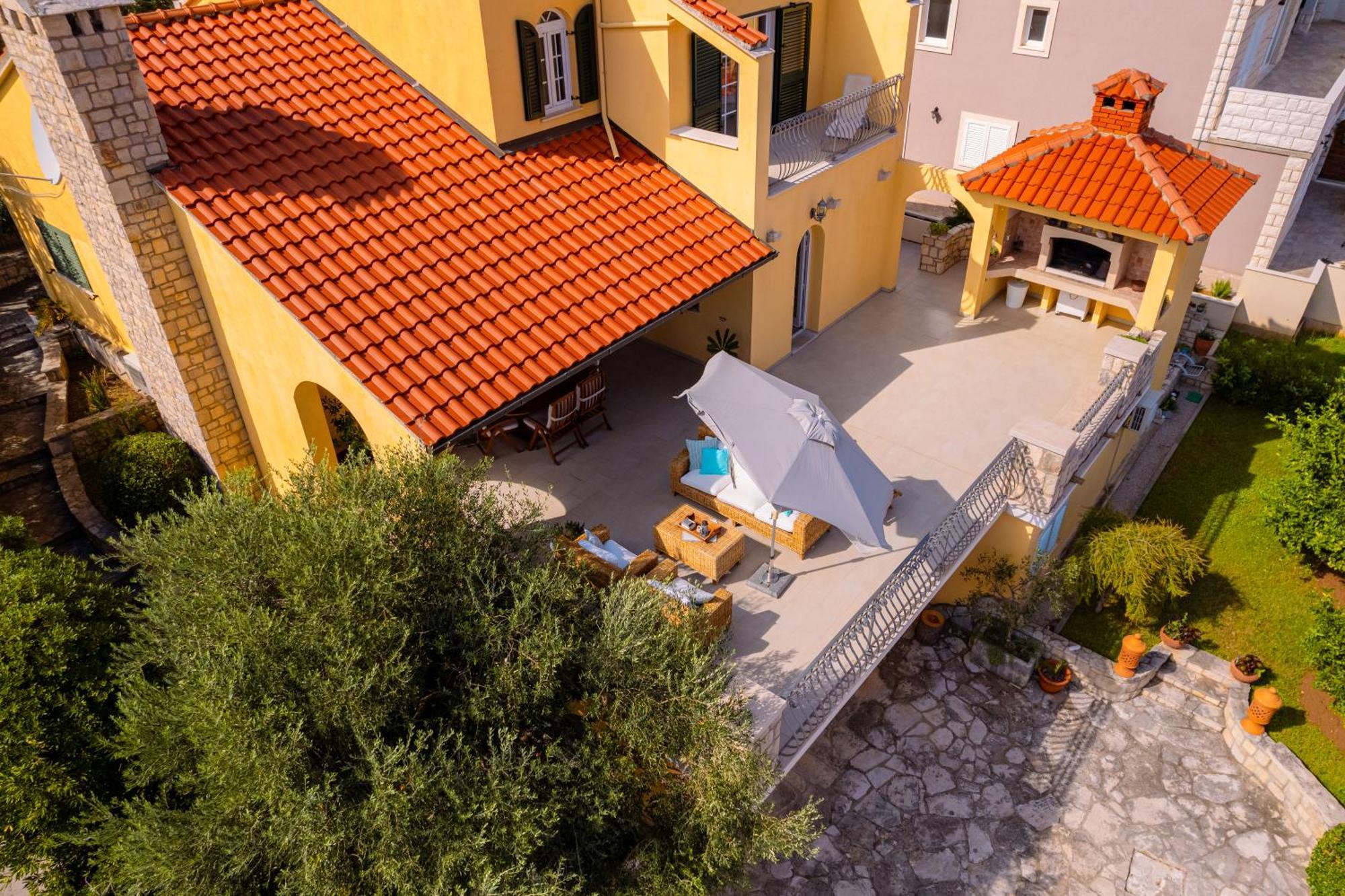 House 4 You Lumbarda Exterior photo