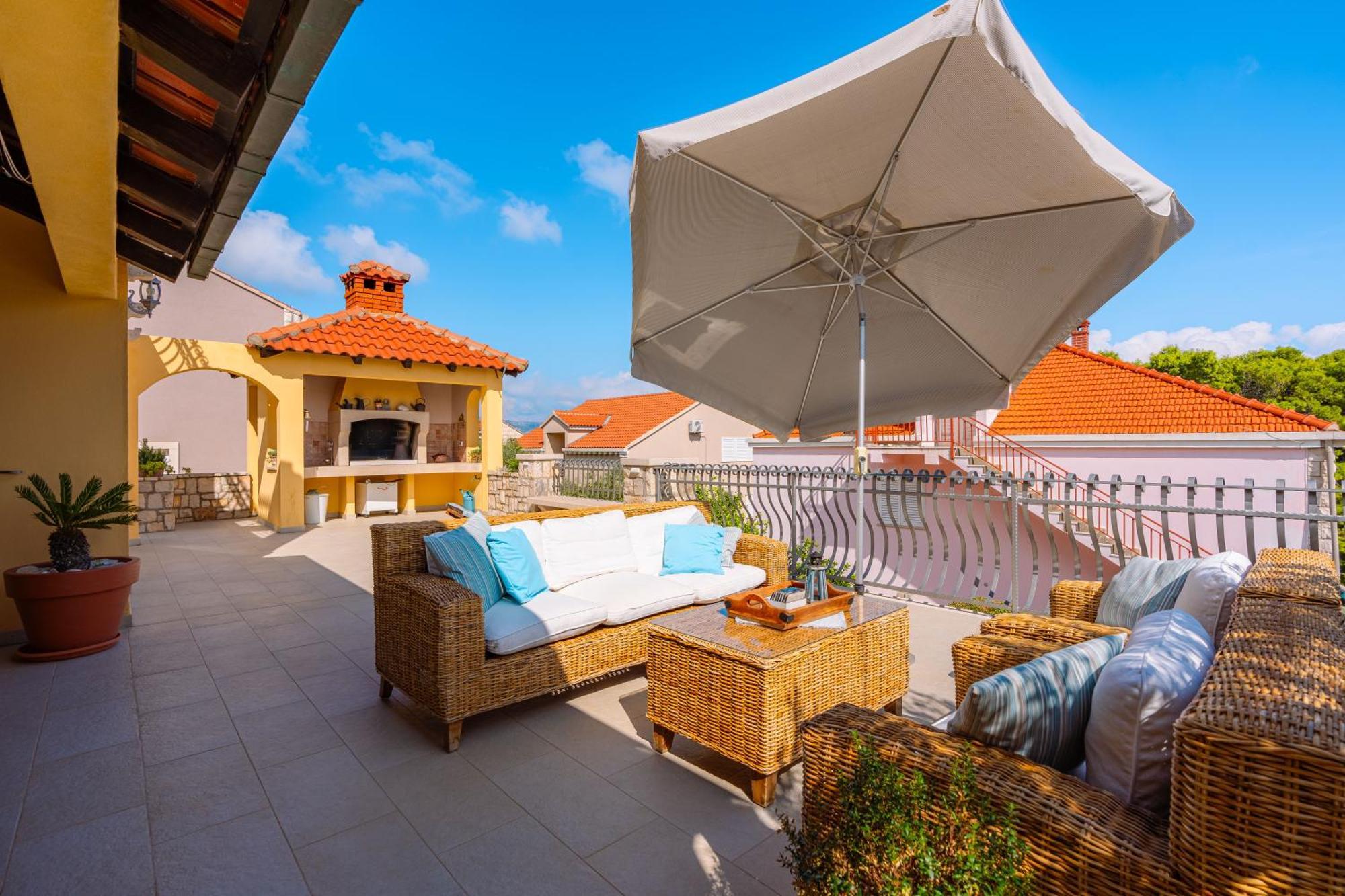 House 4 You Lumbarda Exterior photo