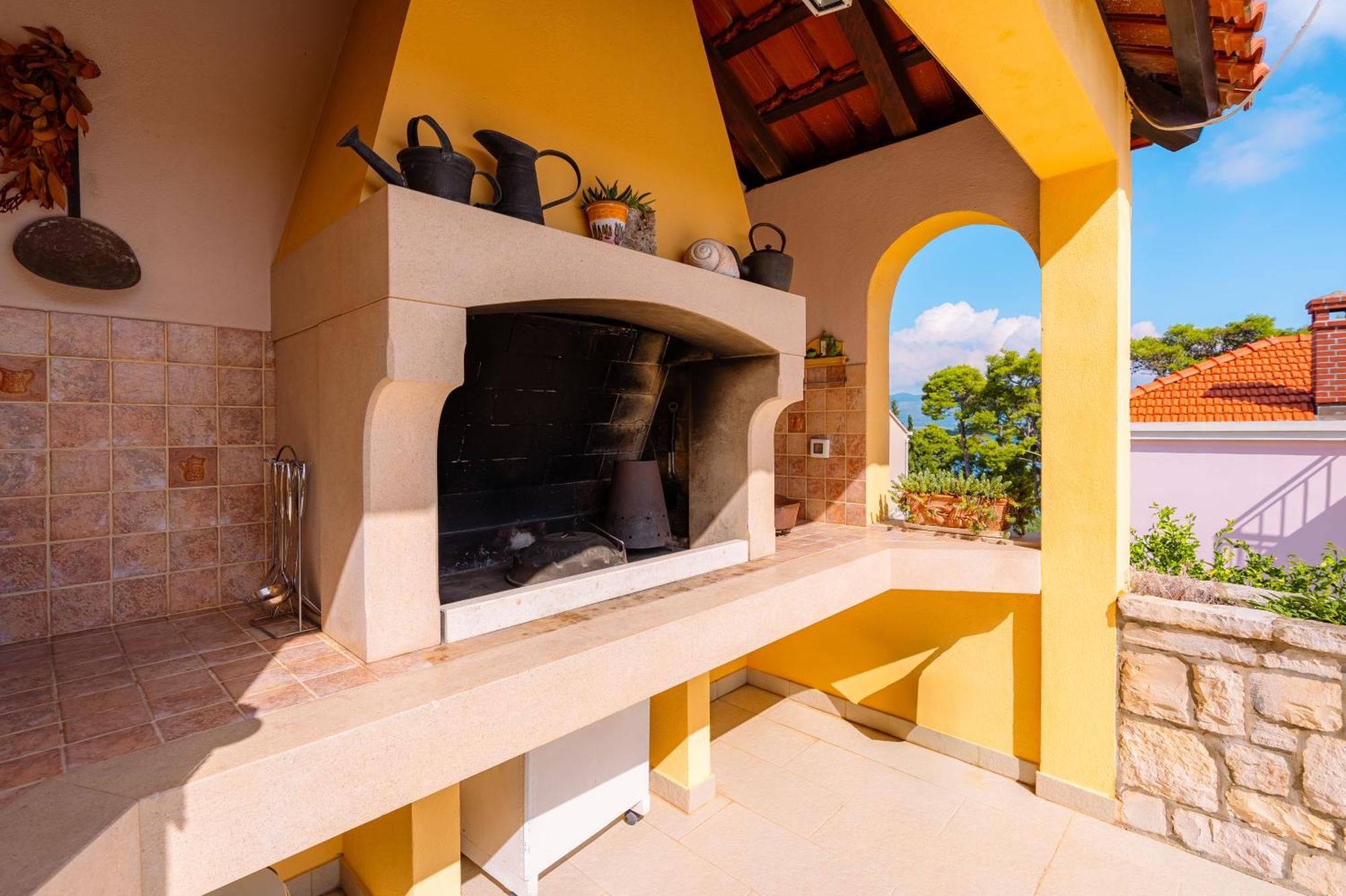 House 4 You Lumbarda Exterior photo