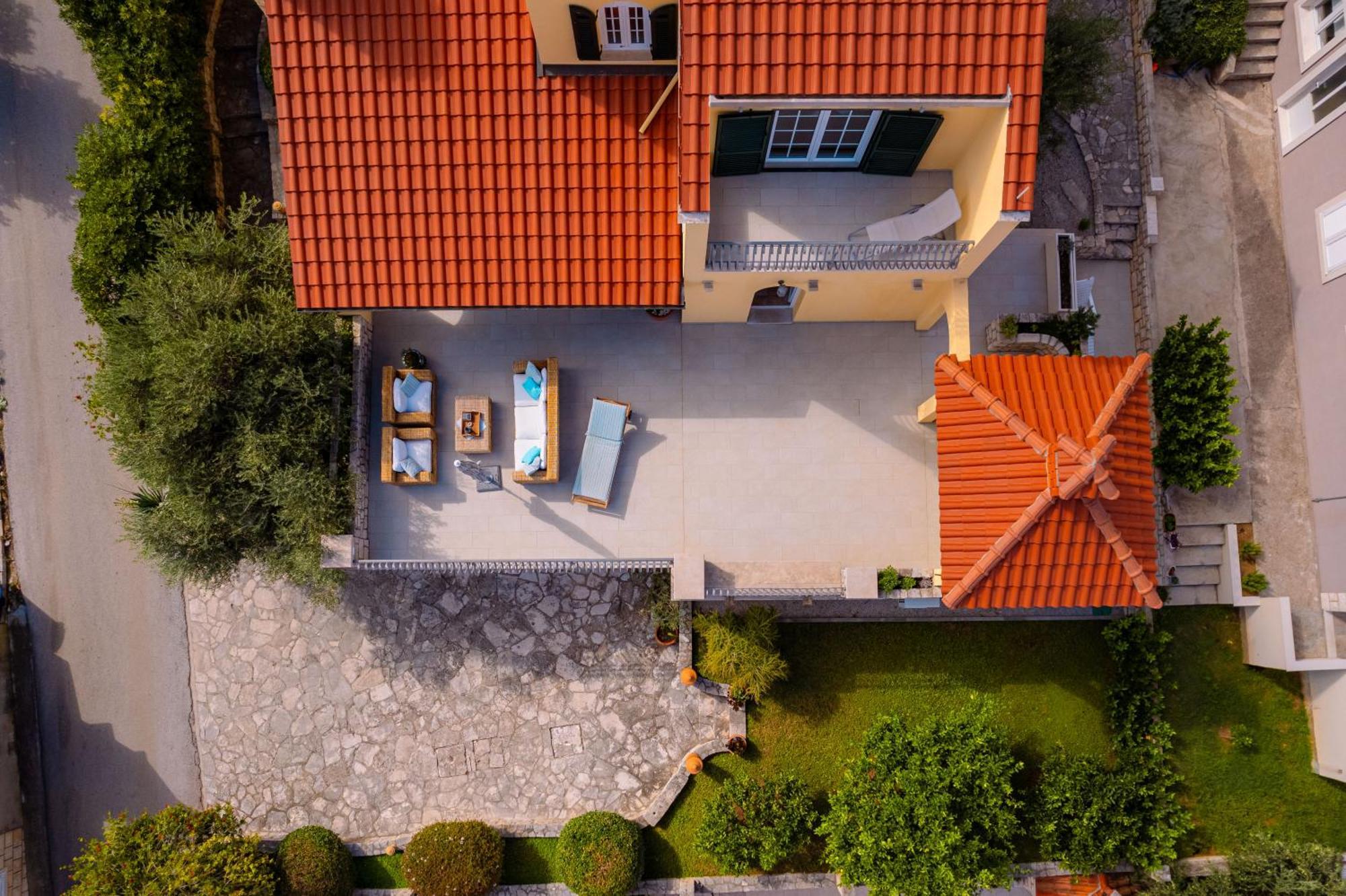 House 4 You Lumbarda Exterior photo