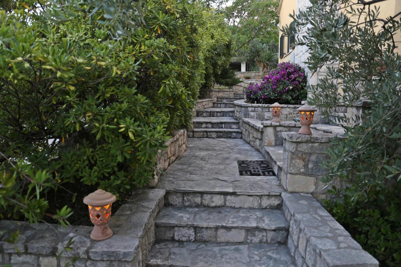 House 4 You Lumbarda Exterior photo